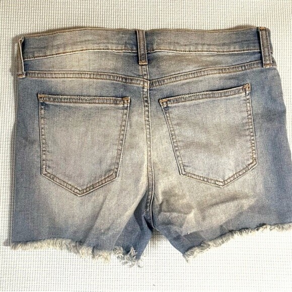 Altar’d State Campbell Distressed Denim Shorts Size Large​ - Picture 3 of 3